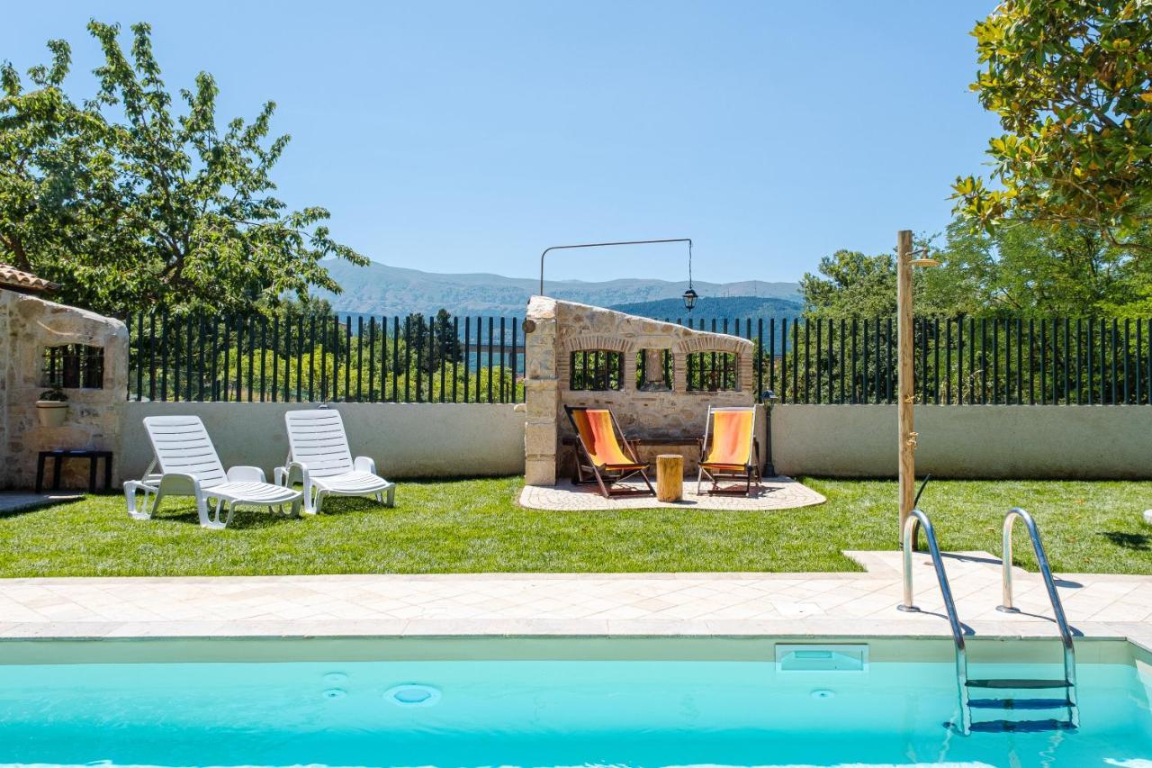 Bed and Breakfast Aria Di Bosco LʼAquila Exterior foto